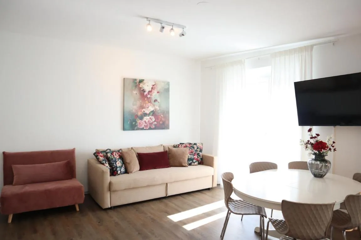 Image of Bungalow Apartment FREE Parking & Self Check-in