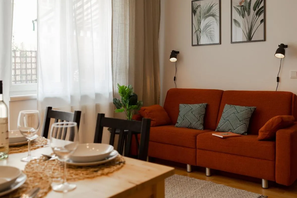 Image 2 of Fresh Apartment with Terrace + Free Parking