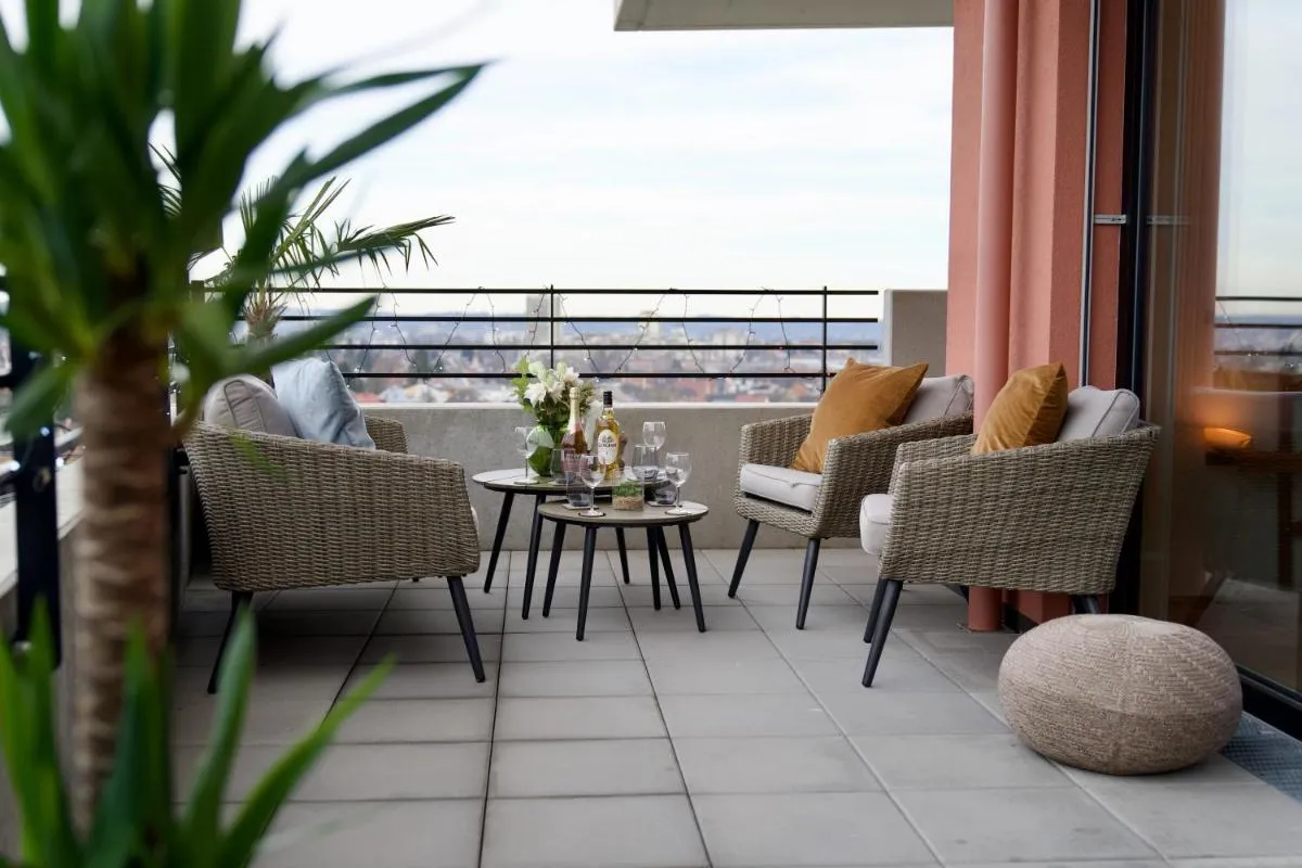 Image 1 of EDLER WOHNRAUM Panoramablick 3 SZ Boxspringbetten, E-Ladestation, Kaffeevollautomat, Klima, Lift, Terrasse & 2xTG