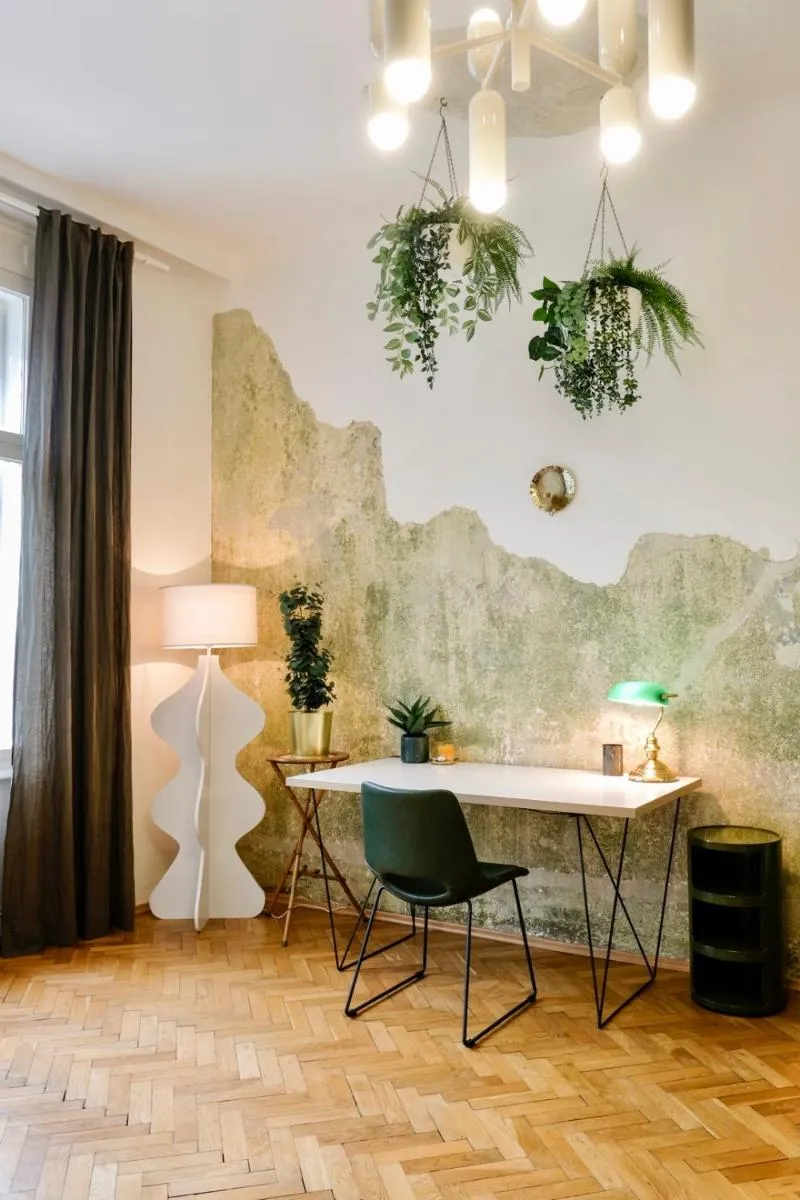 Image 3 of Kunstvolles Apartment im Zentrum – free parking