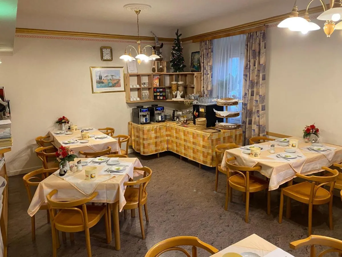 Image 1 of Pension – Alt – Strassgang