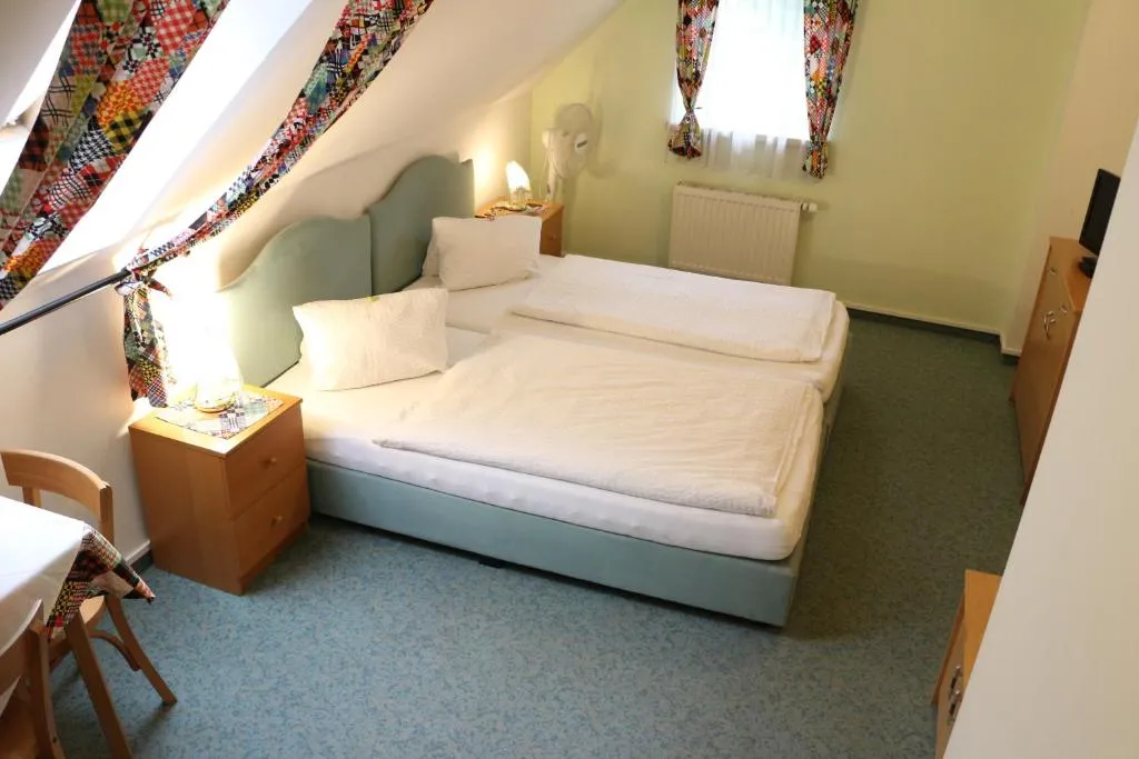 Image of Pension – Alt – Strassgang