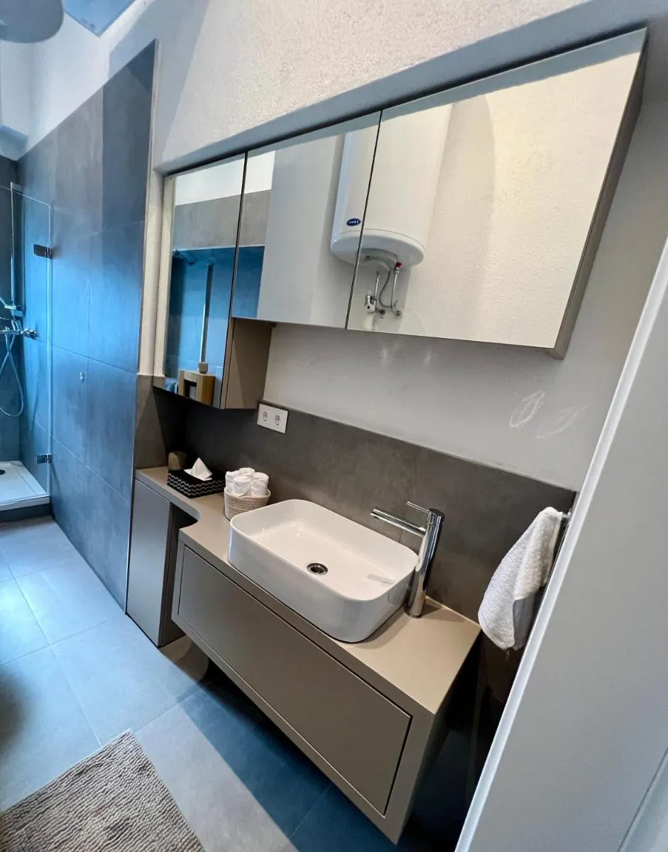Image 3 of SOVA Apartments 1